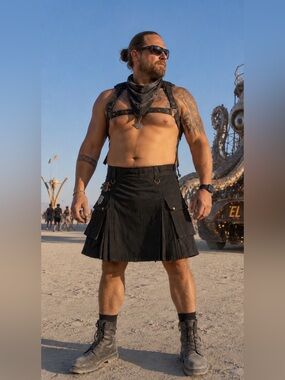 Damn Near Kilt ’Em Utility Kilt XXL Black Men’s Festival BurningMan Nearly New